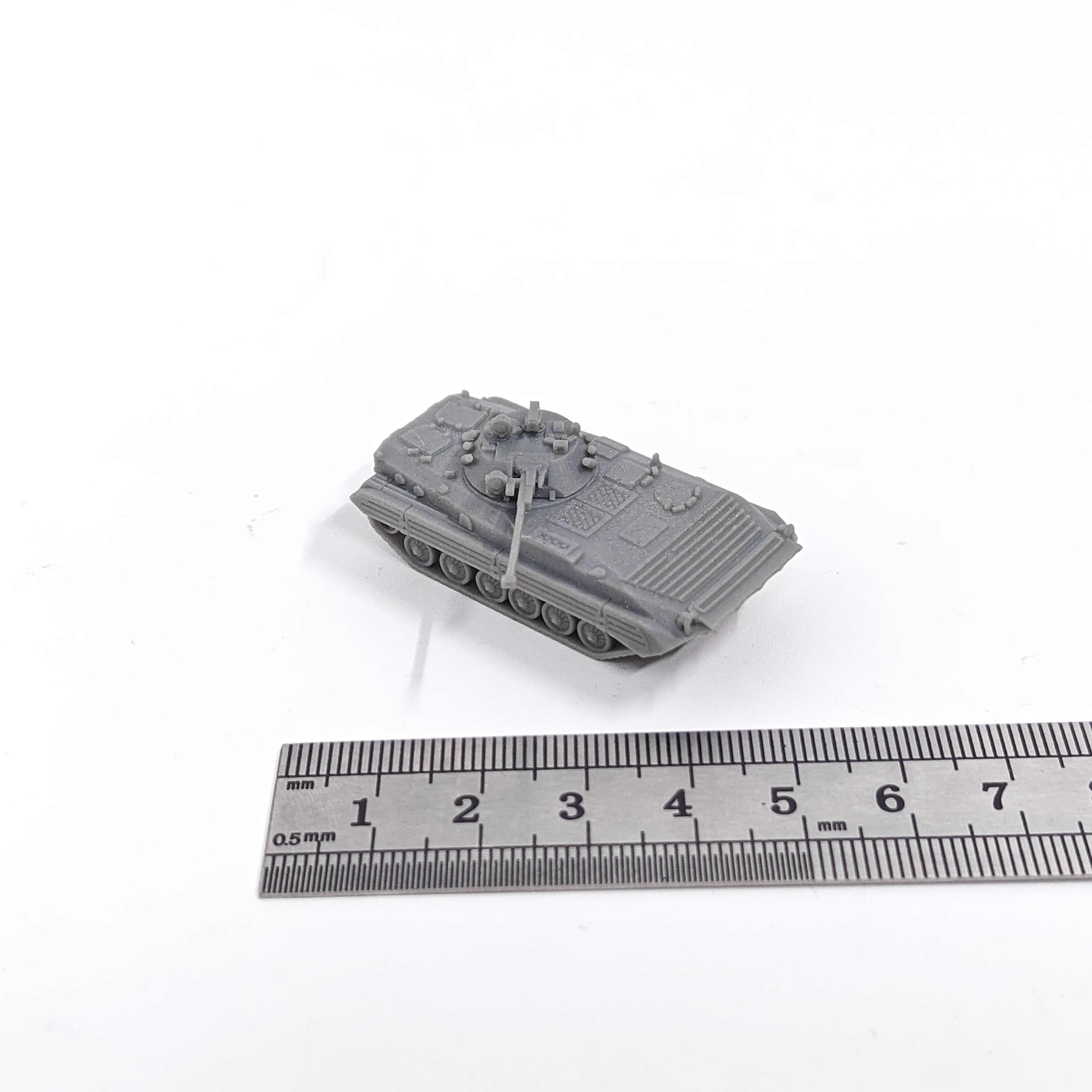 Model Kit Keroro - 1/144 Scale BMP-2 Fighting Vehicle MODEL