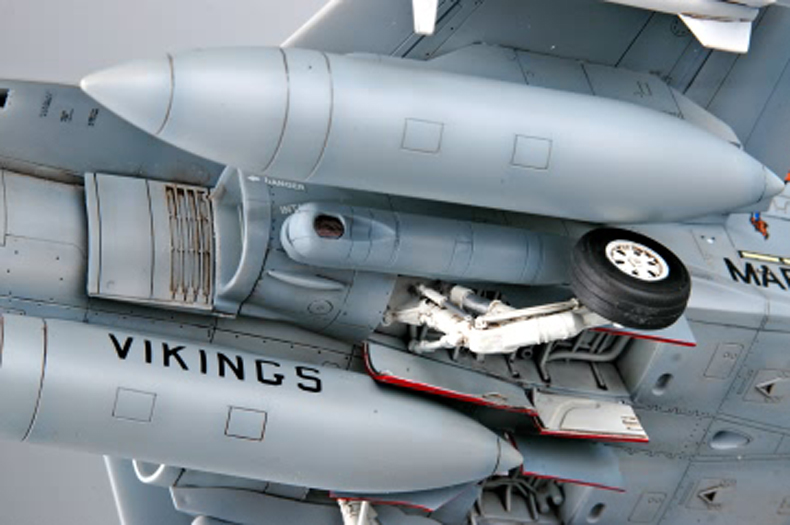 Hobbyboss 1:48 Scale US F18 F1 - مراجعة Model Kit Jet وسعره