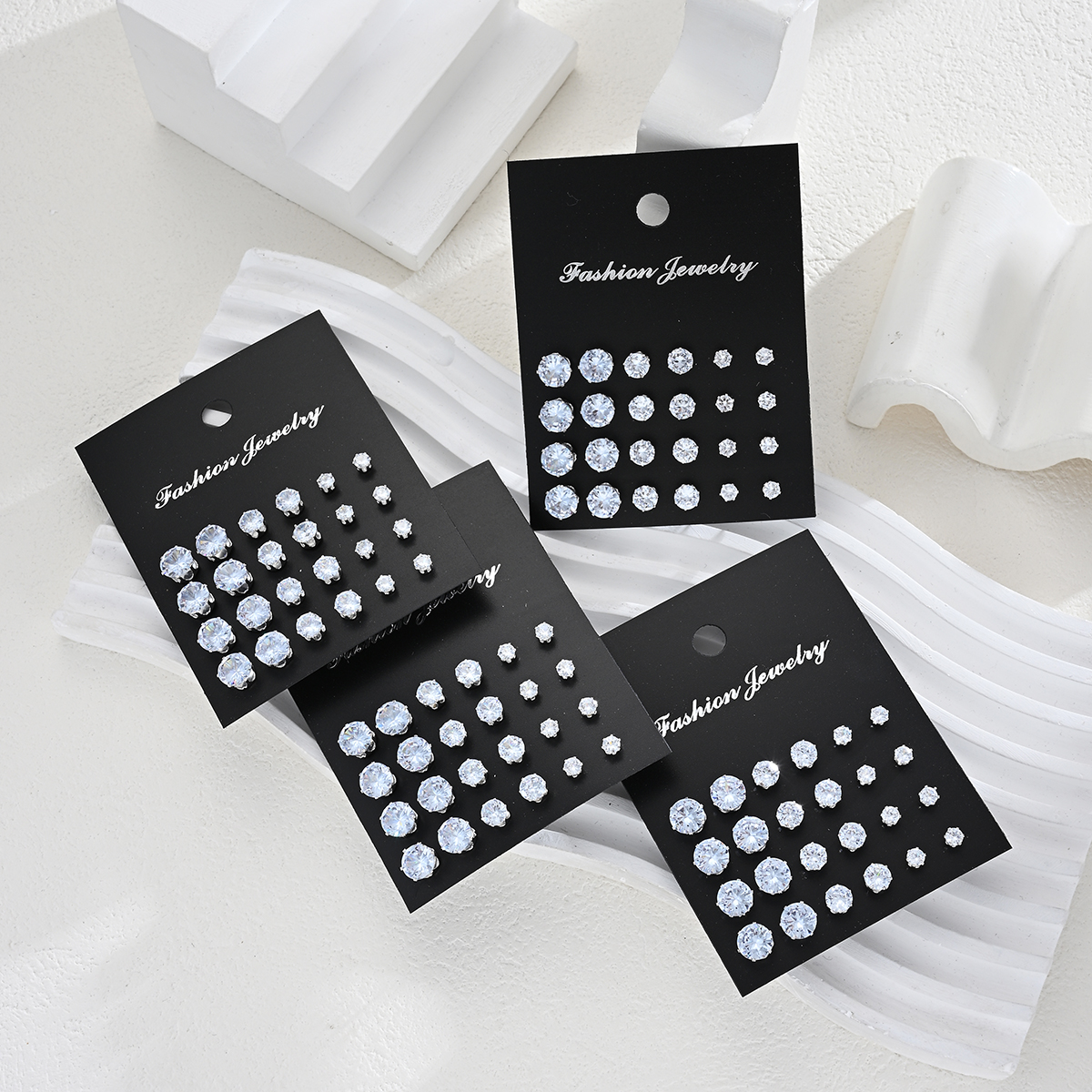 Luxury Simple Shiny Zircon Stu - مراجعة Model Kit Iron Man وسعره